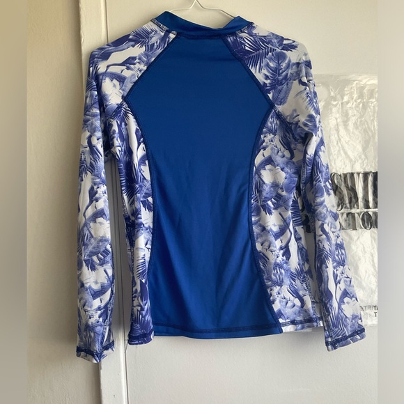 UNBRANDED GIRLS SIZE S BLUE RASHGUARD - Picture 2 of 2